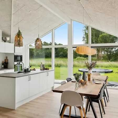 Vakantiehuis Lovely In Vaeggerlose With Kitchen